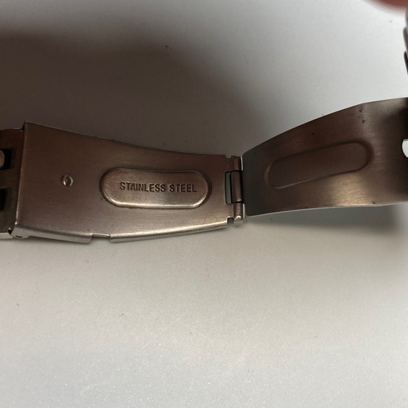 Kenneth Cole New York watch, stainless, gray dial, new battery - Picture 7 of 16